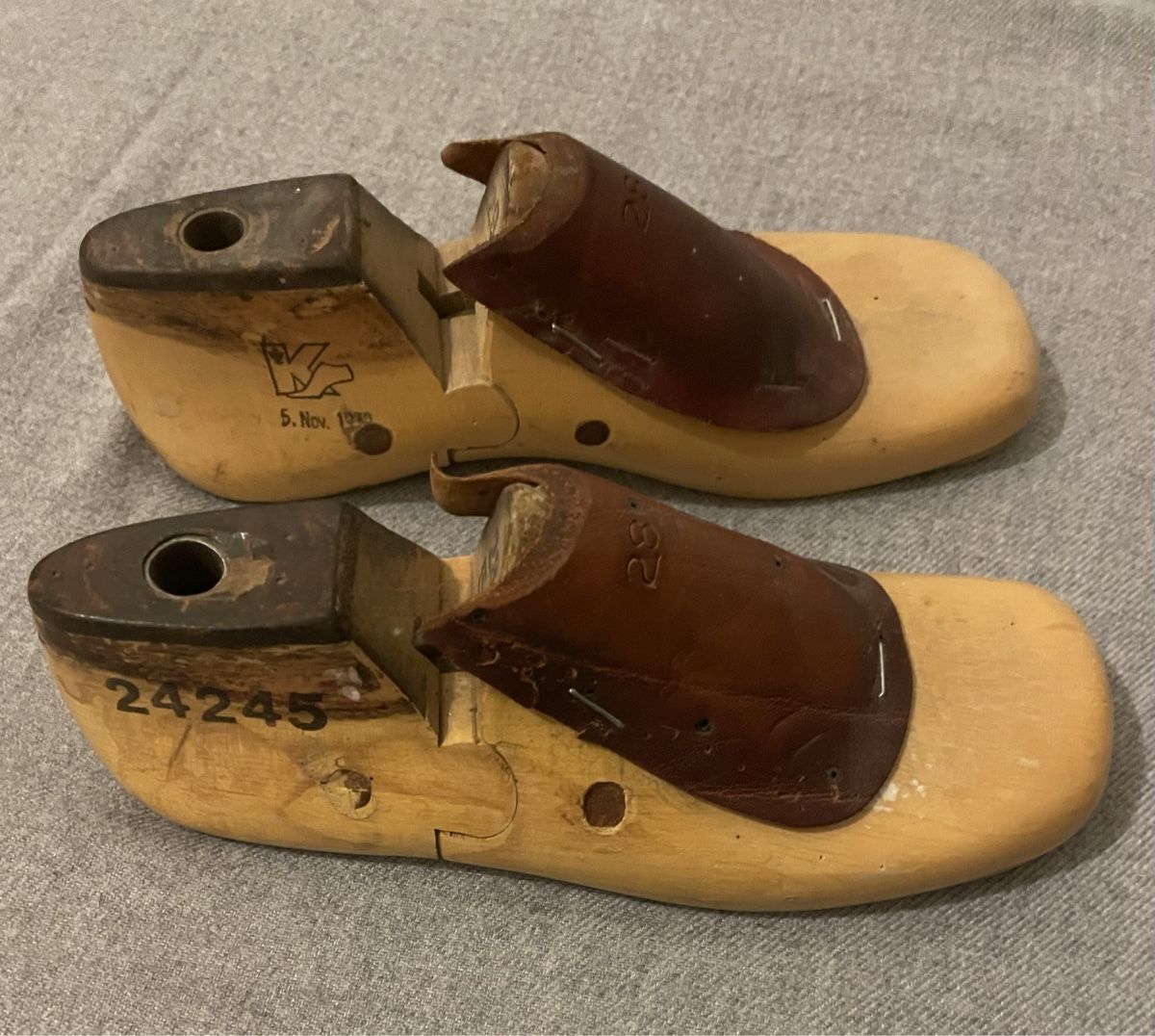Scarpe per ragazzi: Antike Kinderschuhleisten 28 – Usato da Schaffhausen venduto da marakesch41 1