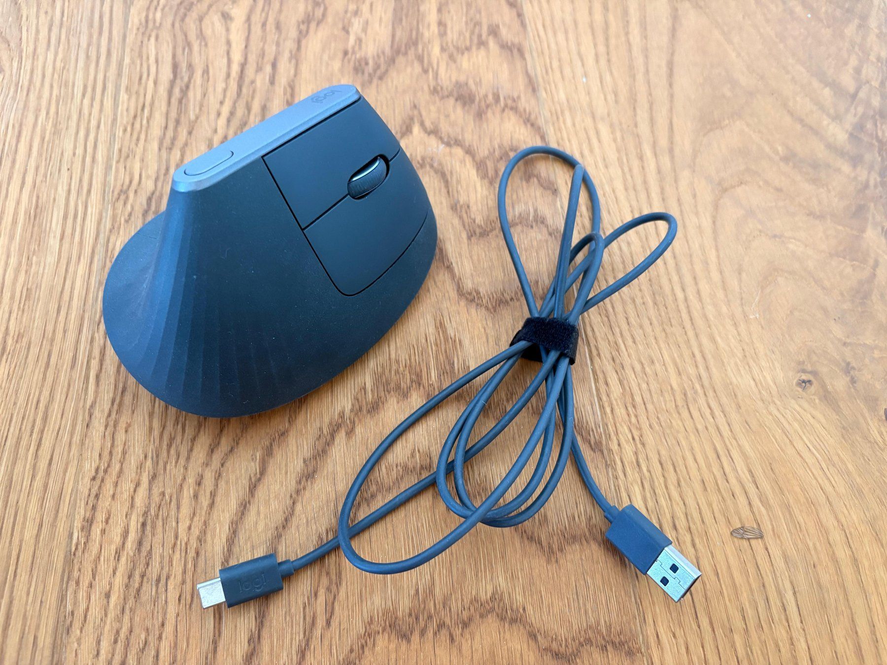 Logitech Souris: Souris verticale ergonomique Logitech – D'occasion à Corminboeuf par lau_gq57