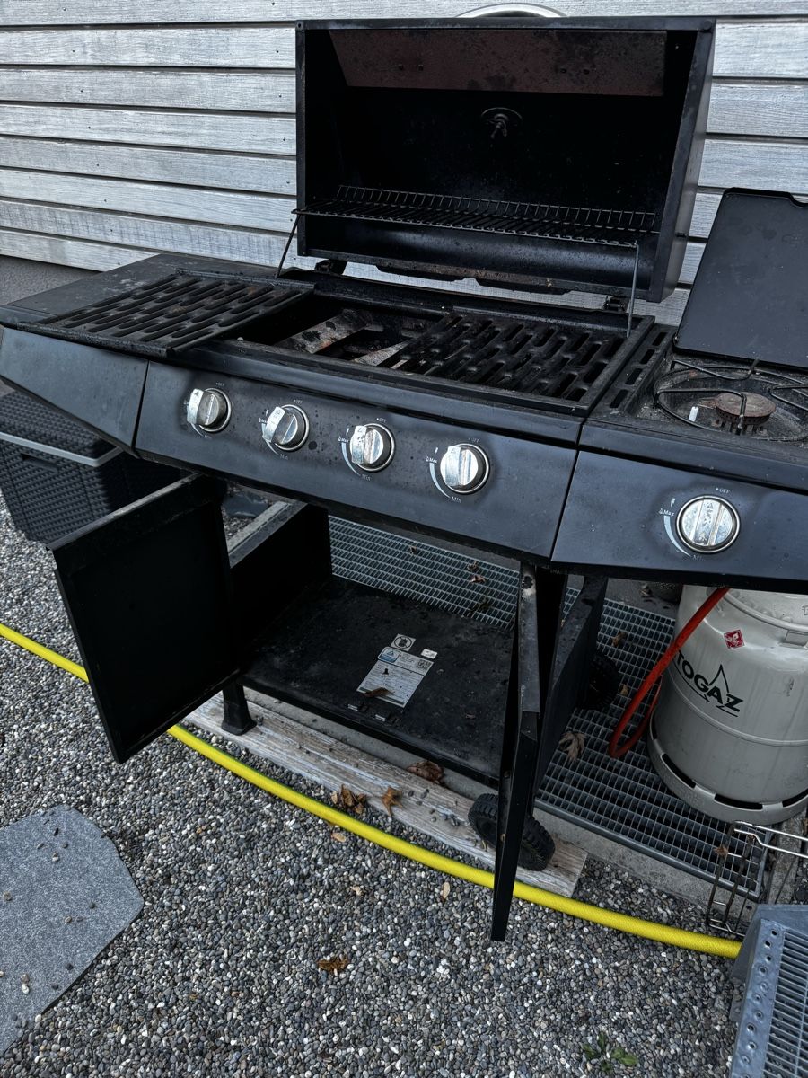 Griglie: Gasgrill Tando 4 Brenner mit Seitenkocher – Usato da Neuenkirch venduto da Ducatirider 2