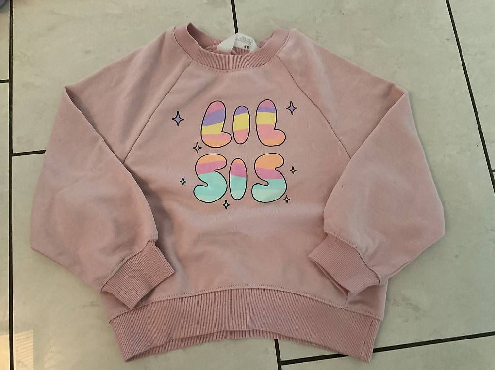 Maglioni & Felpe: Süsser Mädchen Pullover, Rosa "Lil Sis" Motiv, Grösse 110 – Usato da Fislisbach venduto da sweet26