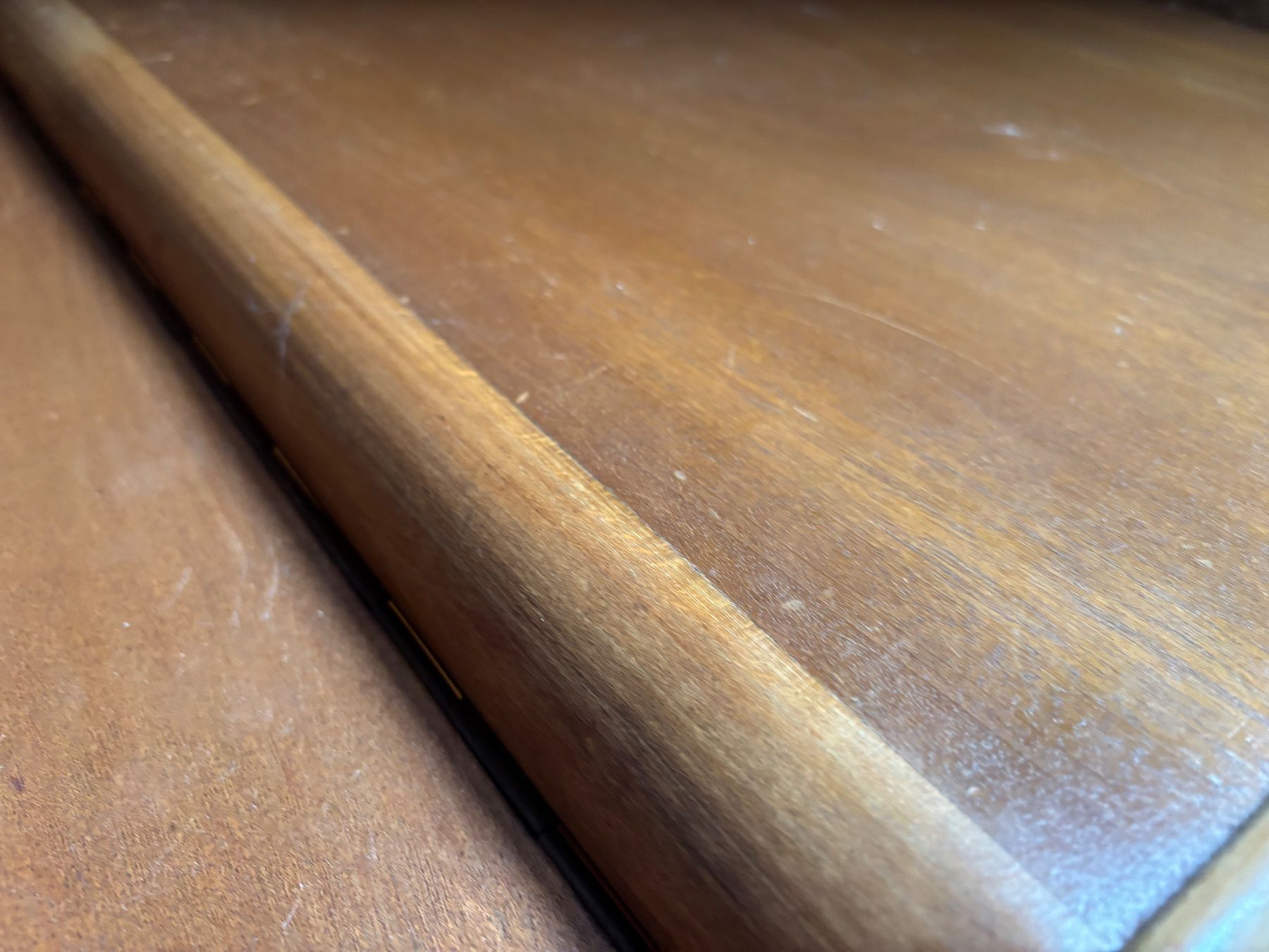 Cassettiere: Buffet Schrank, Holz, Vintage, mit Glasplatte – Usato da Neuenegg venduto da Carhunt9 9
