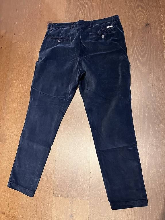 Pantaloni: 2 Chinos, "Uniform Jeans", 34 – Nuovo e nell'imballaggio originale da Zürich venduto da joe_zh8048 2