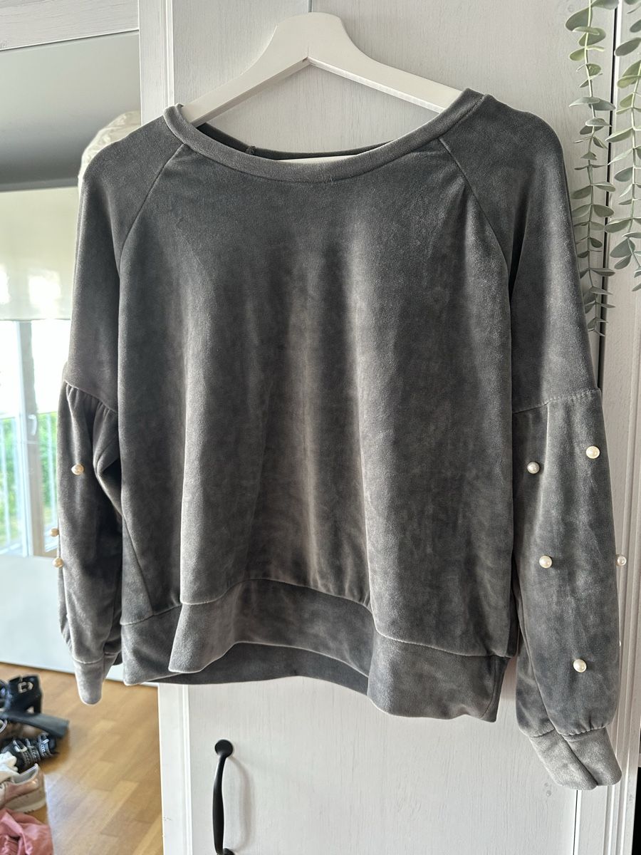 Maglioni & Felpe: Grauer Samt Pullover mit Perlen – Usato da Olten venduto da sar_zs6d