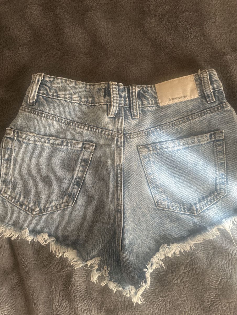 Stradivarius Jeans: Zerrissene Jeans-Shorts – Usato da Turgi venduto da pa.ti.d 3