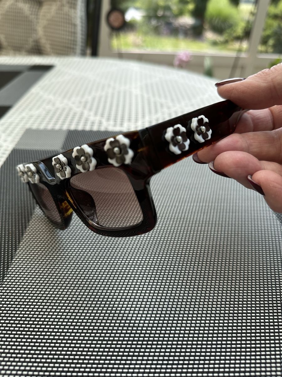 Occhiali & Lenti: Vintage Sonnenbrille mit Blumenmuster – Usato da Luzern venduto da ariazalea 1