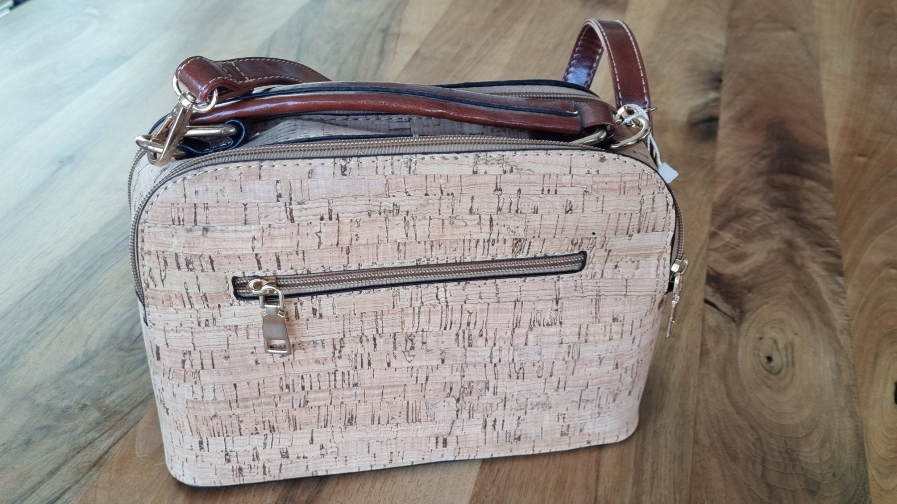 Taschen für Damen: Natural Cork Handtasche – Neu und originalverpackt aus Dättlikon von and_67qh 1