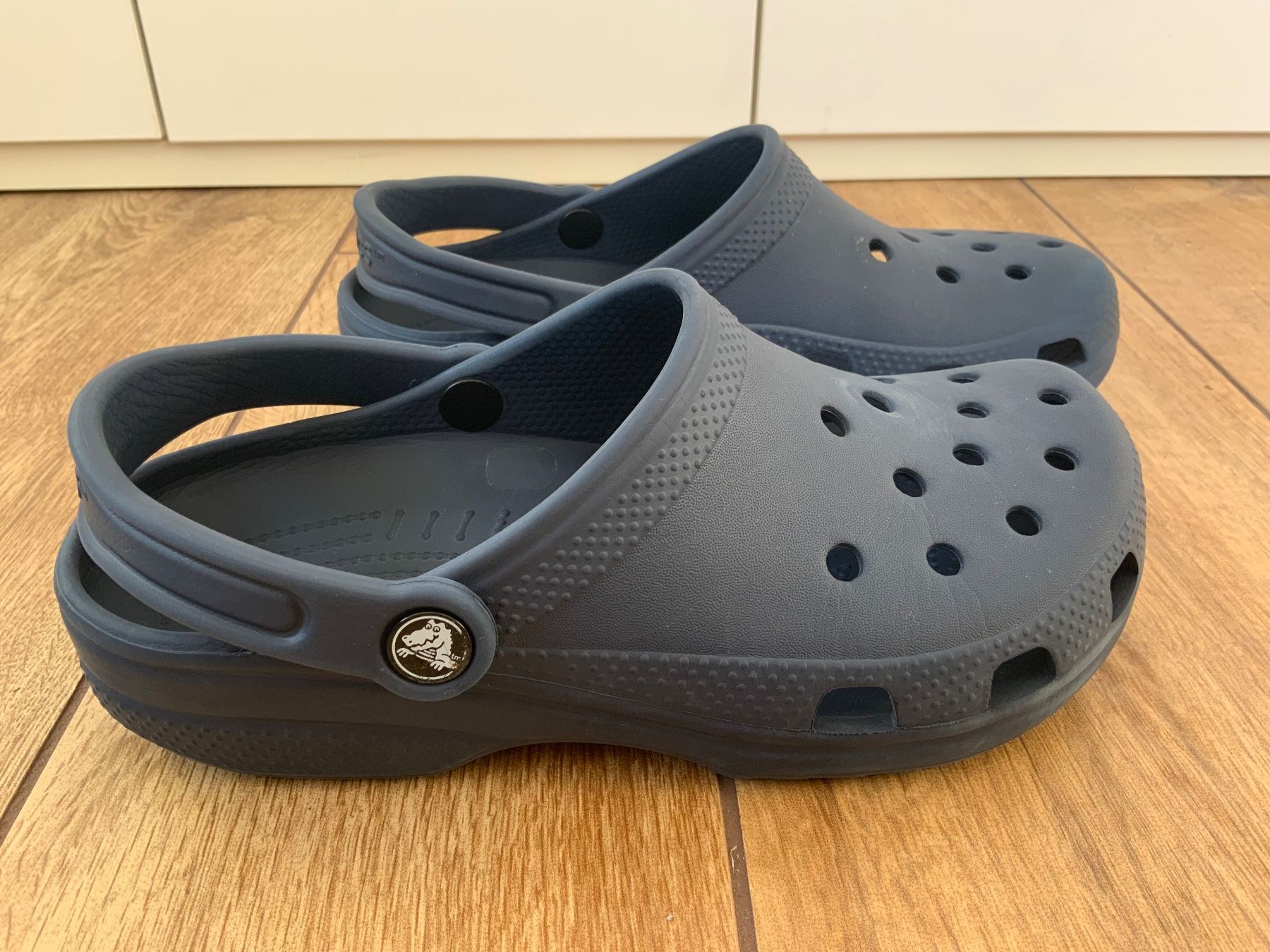 Crocs Chaussures hommes: Crocs Navyblau Grösse 37-38 – D'occasion à Bettingen par delphin246 2