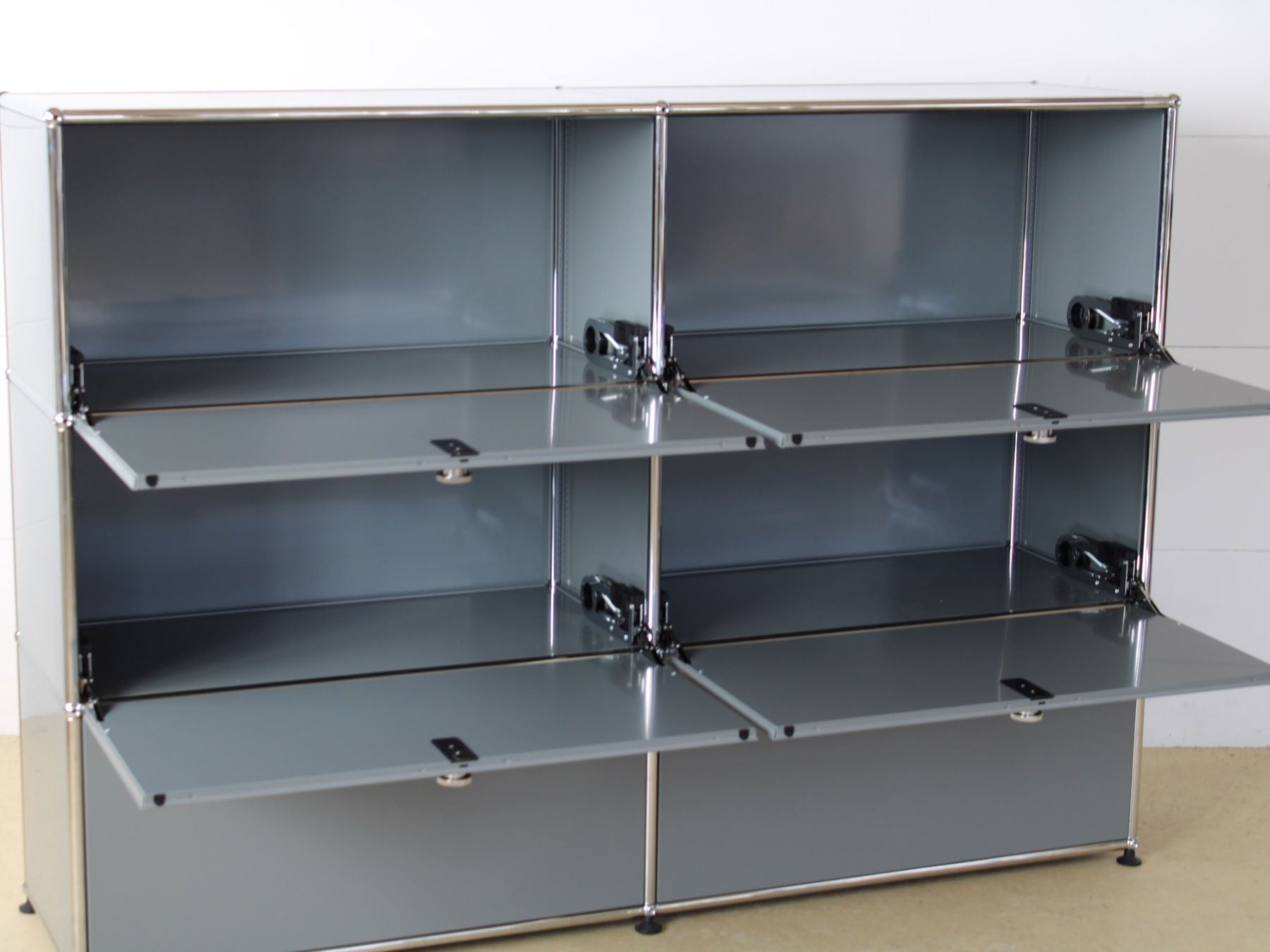 USM Kommoden: USM Sideboard in Mittelgrau, Lieferung möglich – Gebraucht aus Meinisberg von atelier_TILIJA 1