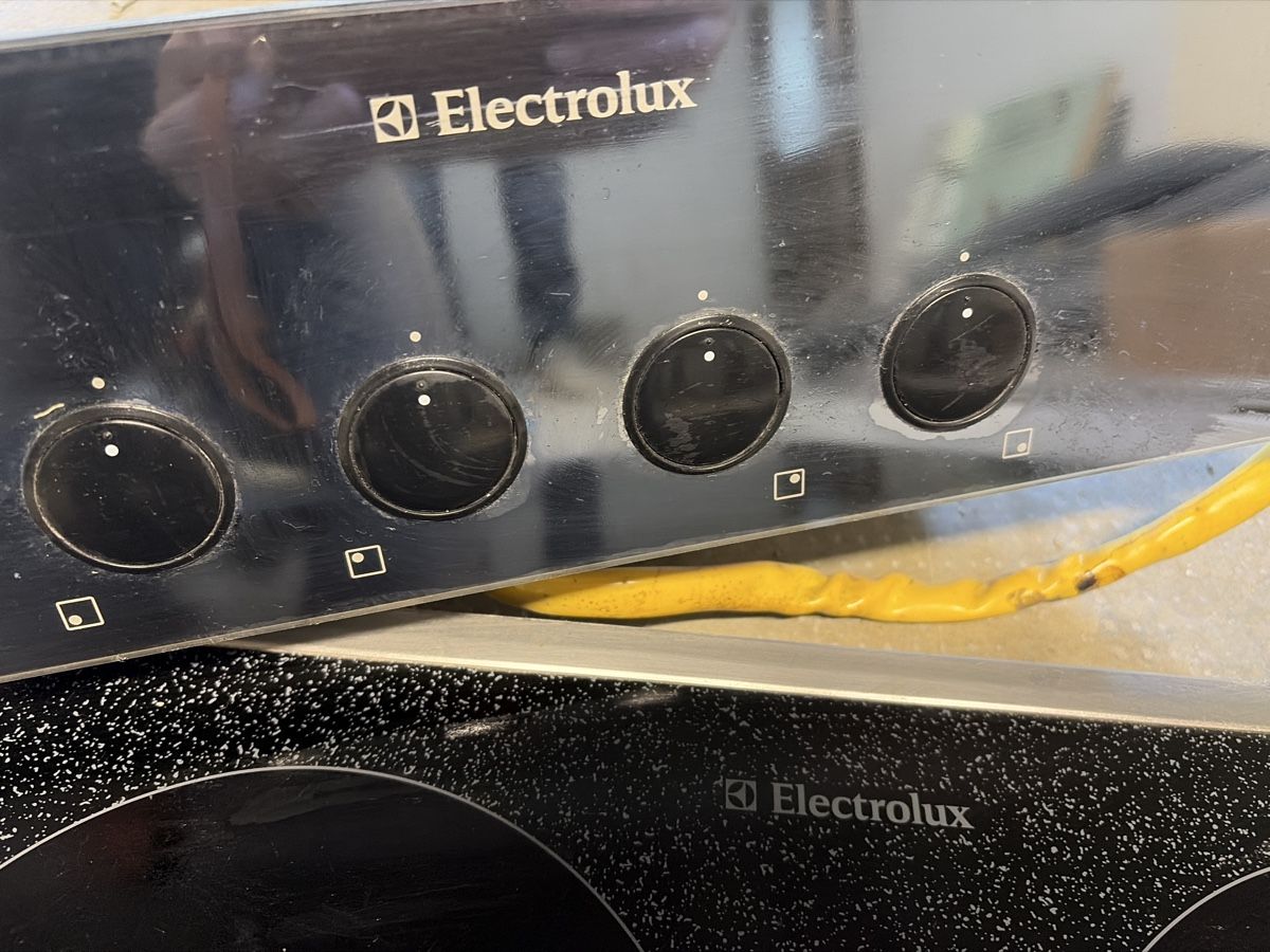 Cucine: Electrolux Plaque Vitrocéramique + Module Commande Induct. 4 – Usato da Vernayaz venduto da fca_rc6d 1