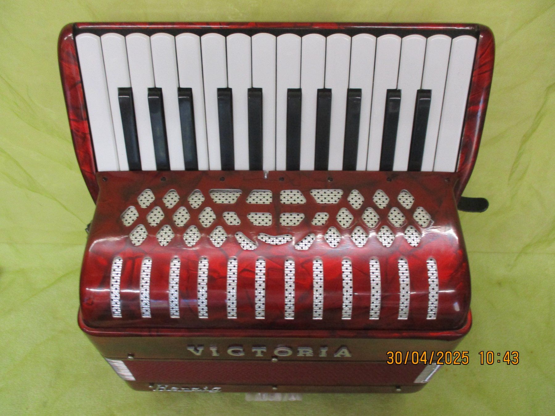 Victoria Musikinstrumente: Akkordeon Mini Victoria V26 – Gebraucht aus Jegenstorf von Oktavio 1