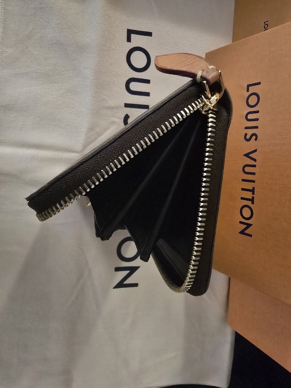 Louis Vuitton Portamonete: Louis Vuitton M69353 Zippy Geldbörse – Usato da Gattikon venduto da lavric_d 4