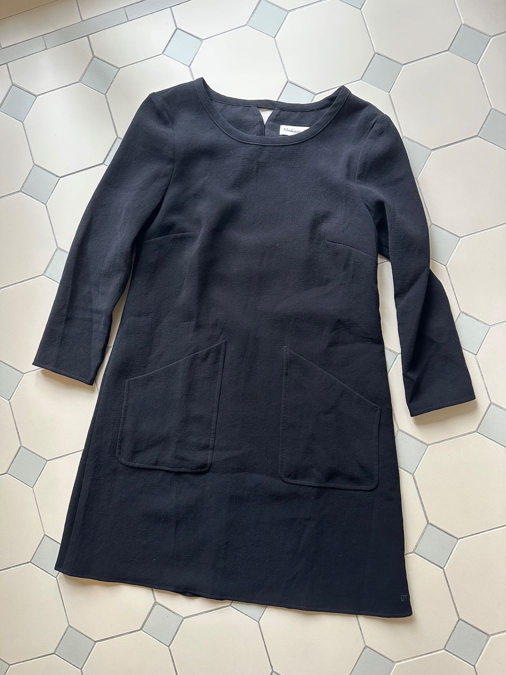 Kleider: Tara Jarmon Kleid Schwarz – Gebraucht aus Zürich von aow_8p7m