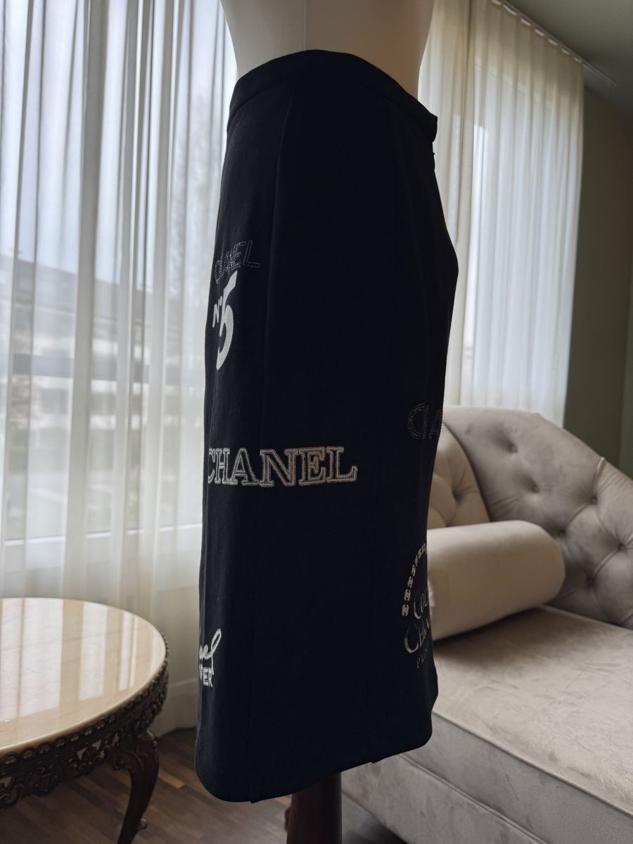 Chanel Gonne: Original Chanel Rock, Gr. XS, Schwarz - Einzigartiges Design – Nuovo (secondo la descrizione) da Baar venduto da TheArchive 4