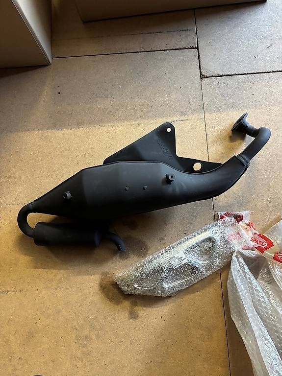 Aprilia Sistemi di scarico: Aprilia SR 50 Auspuff – Nuovo (secondo la descrizione) da Landquart venduto da jes_6zrh