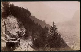 Fotografie Brünigbahn beim Aufstieg am 