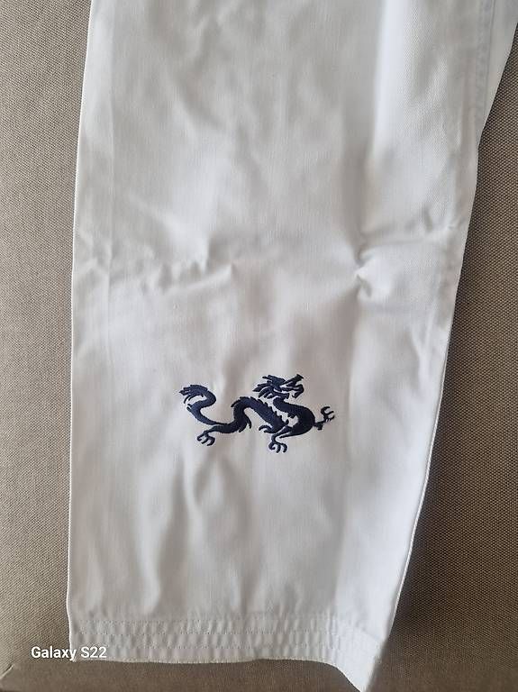 Arte internazionale: Karate Kimono für Kinder – Usato da Bülach venduto da aap_6ycv 3