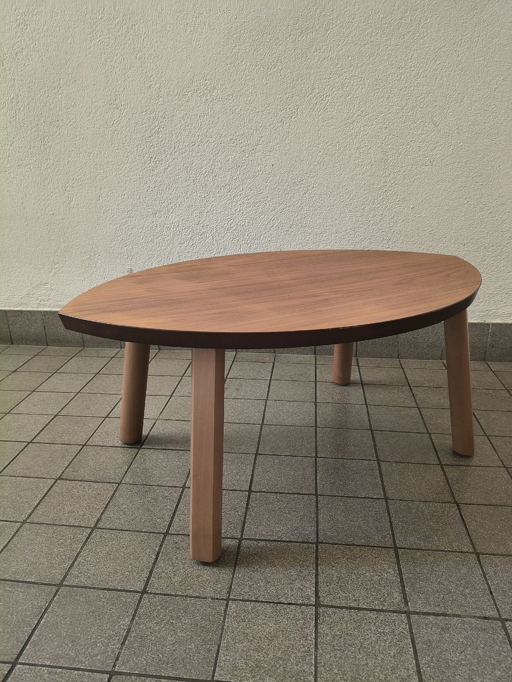 Tavoli: Oval Coffee Table Wood Look 72x46cm – Usato da Zürich venduto da TrainLine