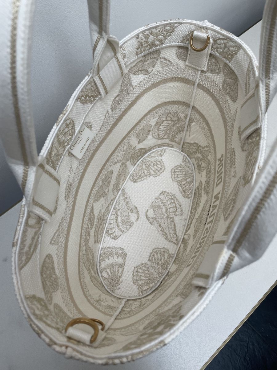 Dior Borse da donna: NEW Christian Dior Hat Basket Bag – Nuovo e nell'imballaggio originale da Vacallo venduto da kellyyy 4