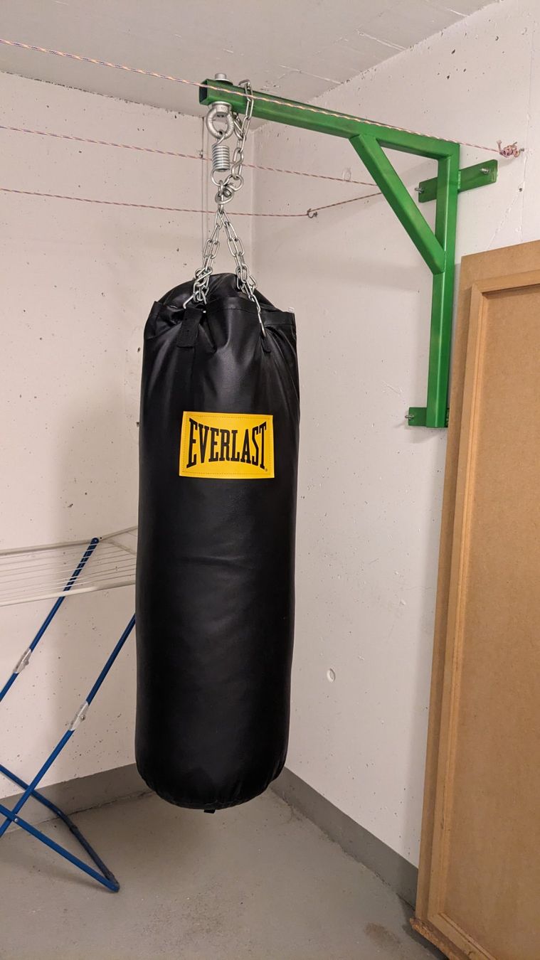 Everlast Sacchi da boxe: Everlast Boxsack inkl. Wandhalterung – Usato da Wetzikon ZH venduto da V_SENN