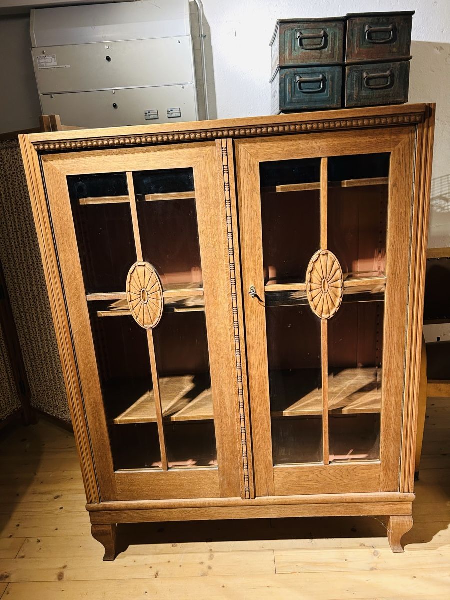Vetrine: Wunderschönen Vitrinen Schrank. Restauriert  – Usato da Zürich venduto da KuduKing