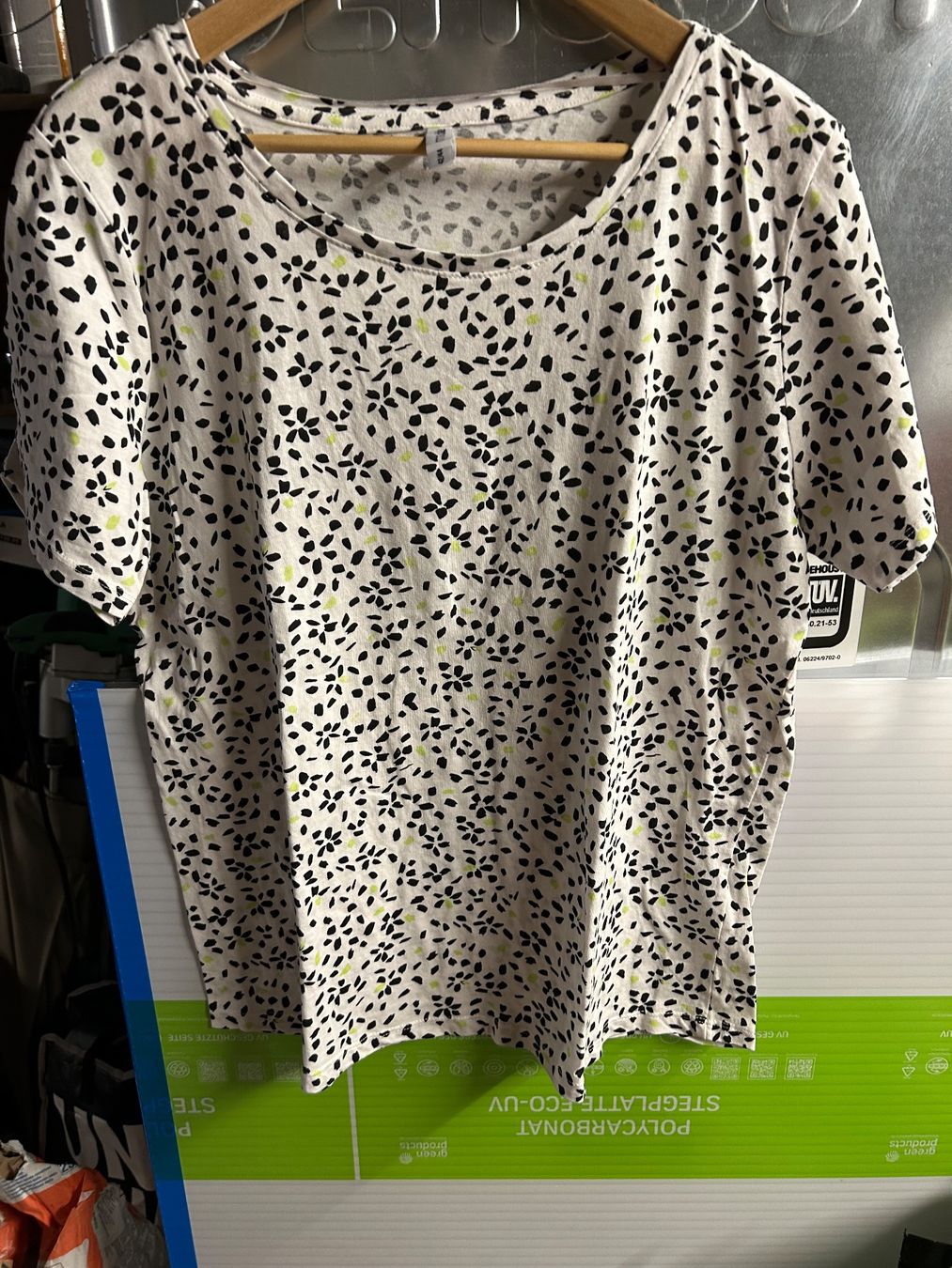 Kleiderpakete: 2 Damen T Shirt Gr. L – Gebraucht aus Obergösgen von Andre118