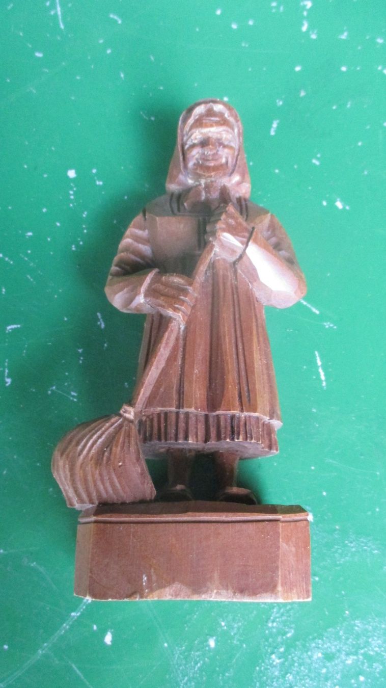 Statuette: Geschnitzte Bäuerin – Usato da Weier im Emmental venduto da waefler03 1