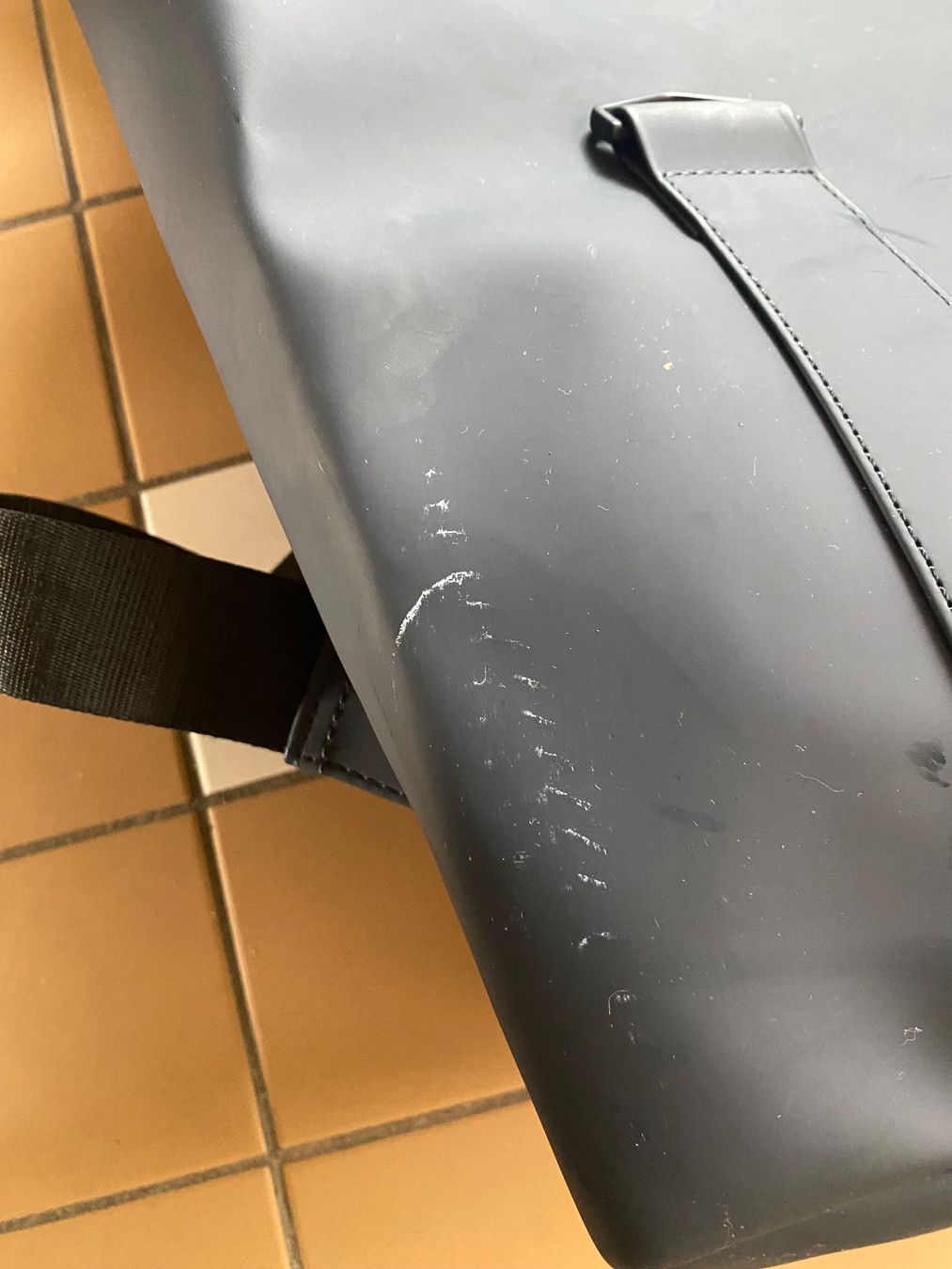 Rains Rucksäcke: Rains Rucksack – Gebraucht aus Zürich von ev_ve 3