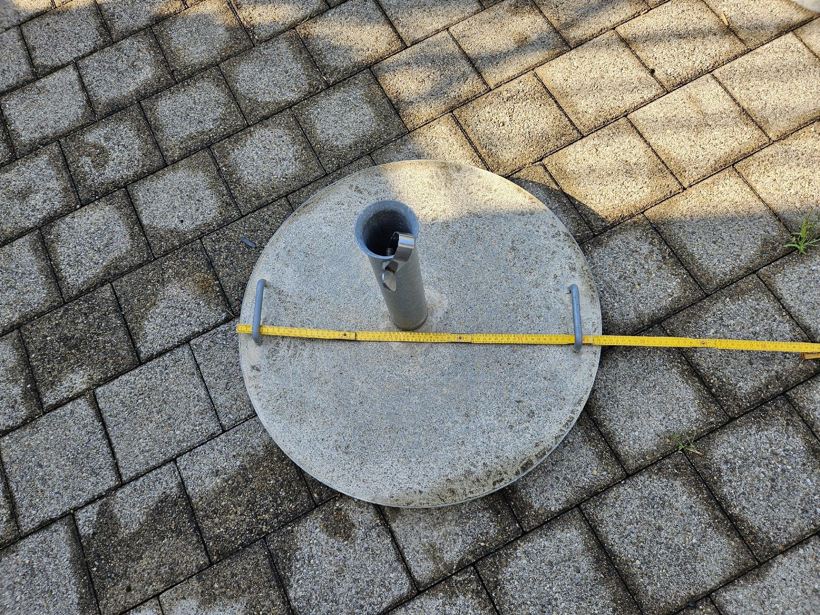 Sonstiges: grosser Sonnenschirmständer Stein Durchmesser 64cm – Gebraucht aus Haslen GL von Sandra40 6