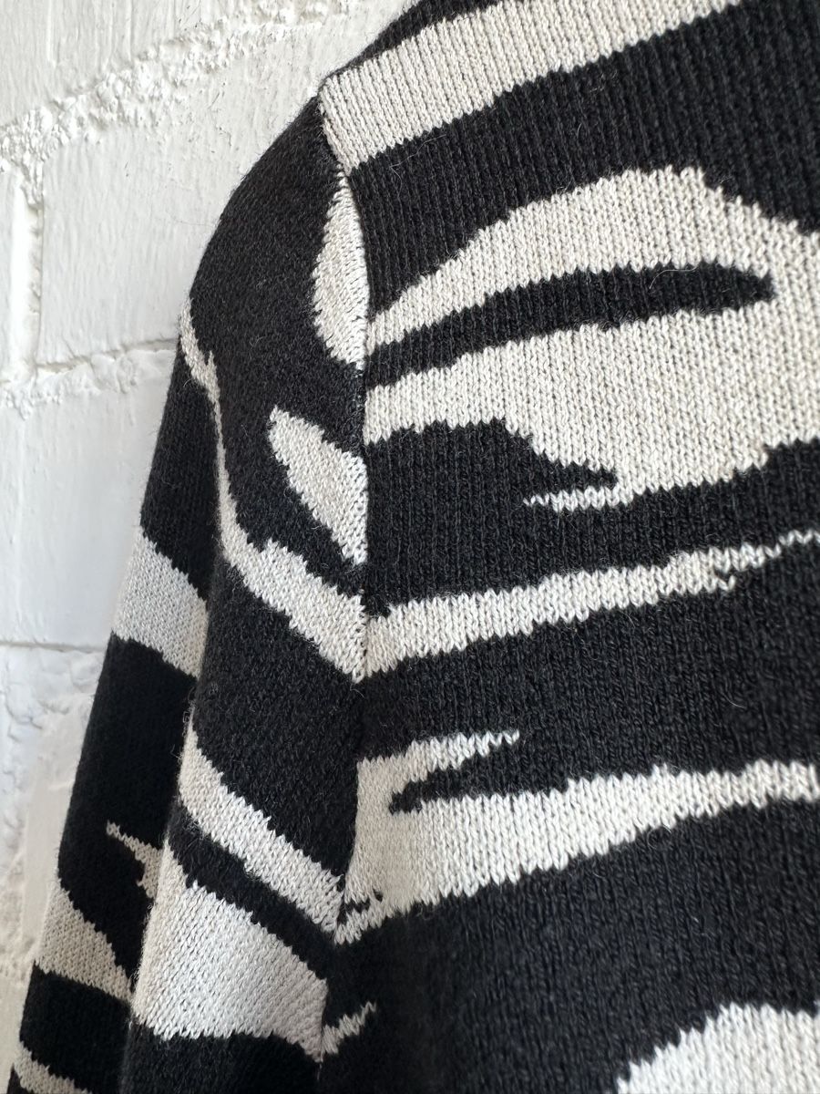 H&M Pullover & Sweatshirts: Cooler, schwarz-weiss gemusterter Crop-Pullover von H&M – Gebraucht aus Bern von Fraeuleinhonig 5