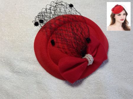 Roter Zeremonienhut - Chapeau de cérémonie rouge