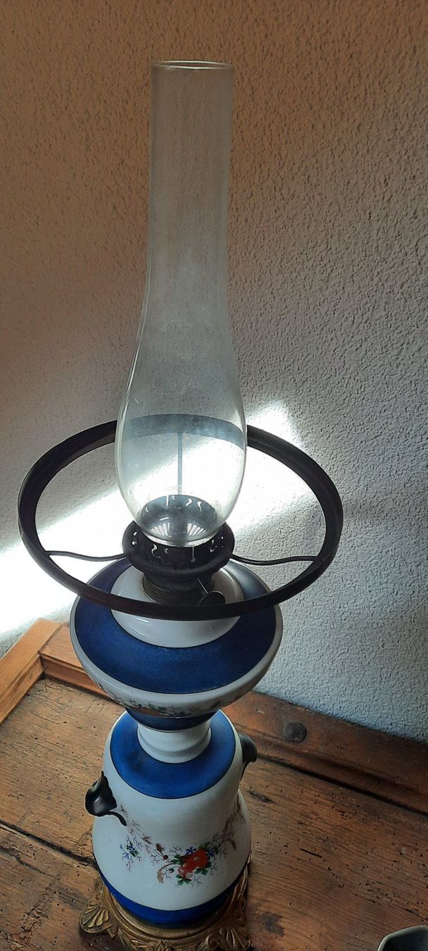Lampade: Petroleumlampe alt mit Docht. Weiss/Blau mit Blümchen – Usato da Uetendorf venduto da Neidem 4