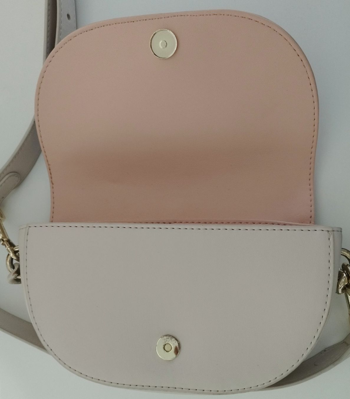 Tommy Hilfiger Taschen für Damen: Crossbody Tasche von Tommy Hilfiger – Gebraucht aus Bülach von verasara 4