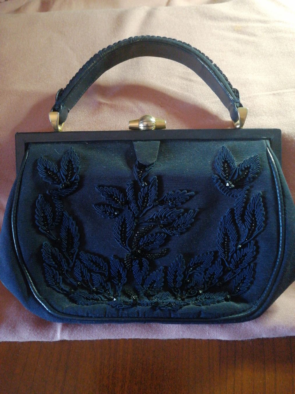 Borse da donna: Borsa vintage nera con perline – Usato da Viganello venduto da sor_dcq8