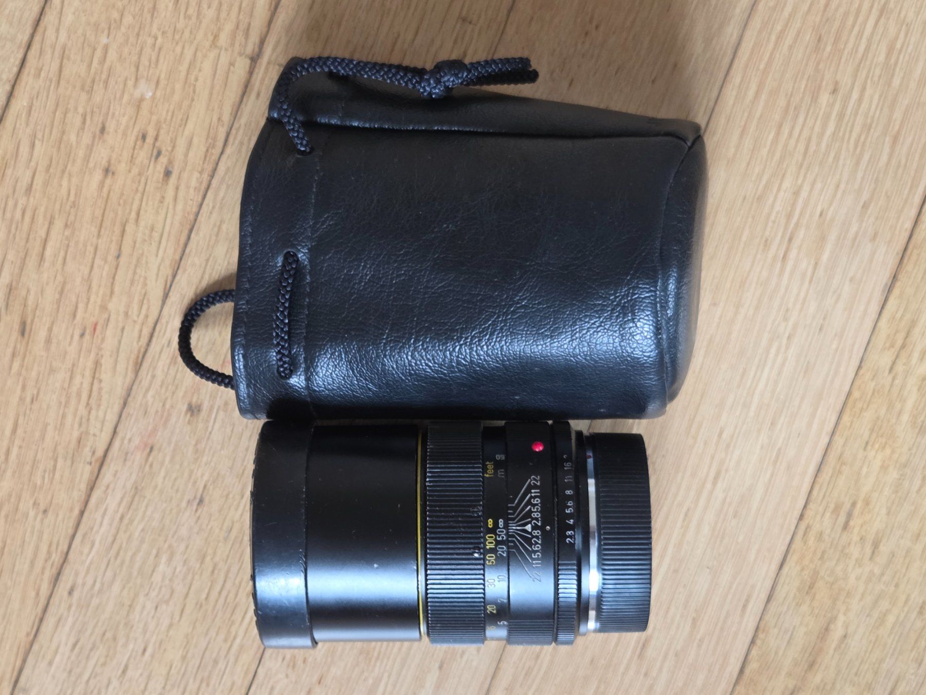 Leitz Obiettivi: Tele-Objektiv 135mm 1:2.8 mit Lederbeutel – Usato da Niederlenz venduto da Moki123