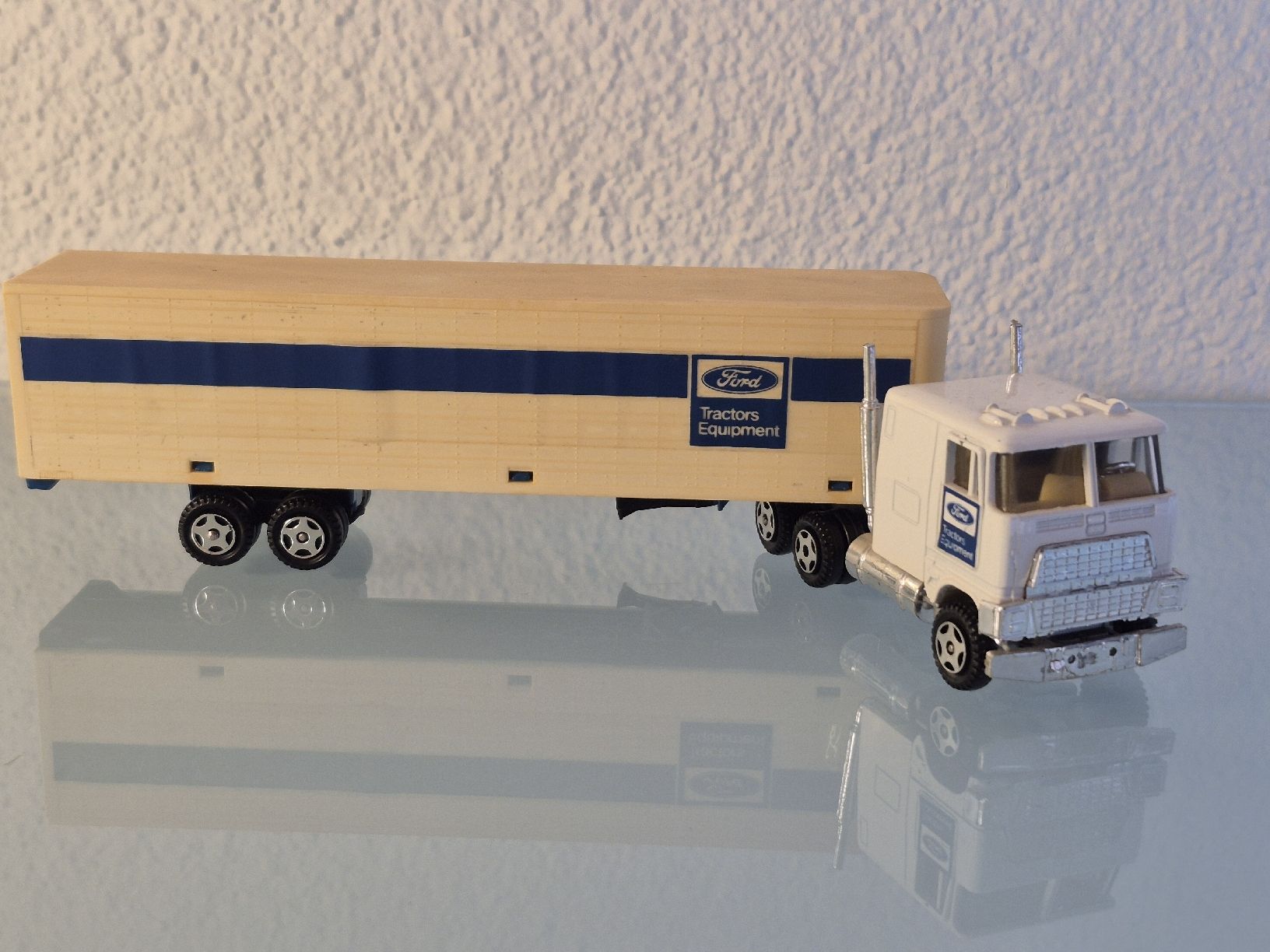Ford Modellini d'auto: Ertl LKW Ford Tractors Equipment  – Usato da Uetendorf venduto da myhome12 2