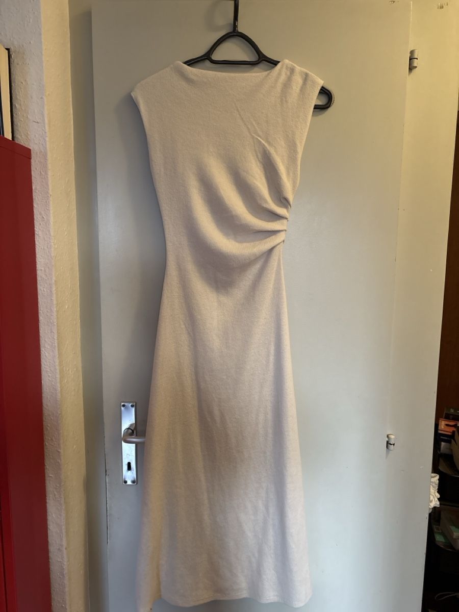 Robes: Robe H&M Taille XS Beige Clair Été Chic – D'occasion à Genève par pet_sh52 1