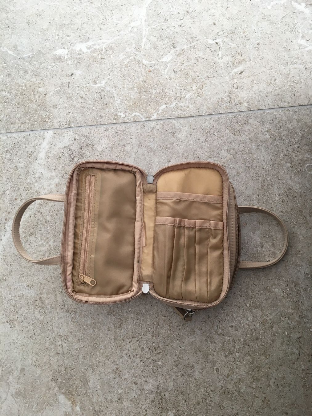 Custodie per cosmetici: Beiges Make-up Etui/Necessaire – Usato da Gächlingen venduto da Tara_devi 1
