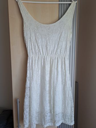 weisses Kleid mit Spitze, Grösse S/M, guter Zustand