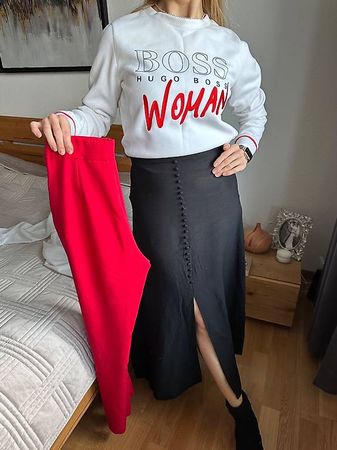 Sweatshirt S 25 CHF / Hose in Red S 25 CHF