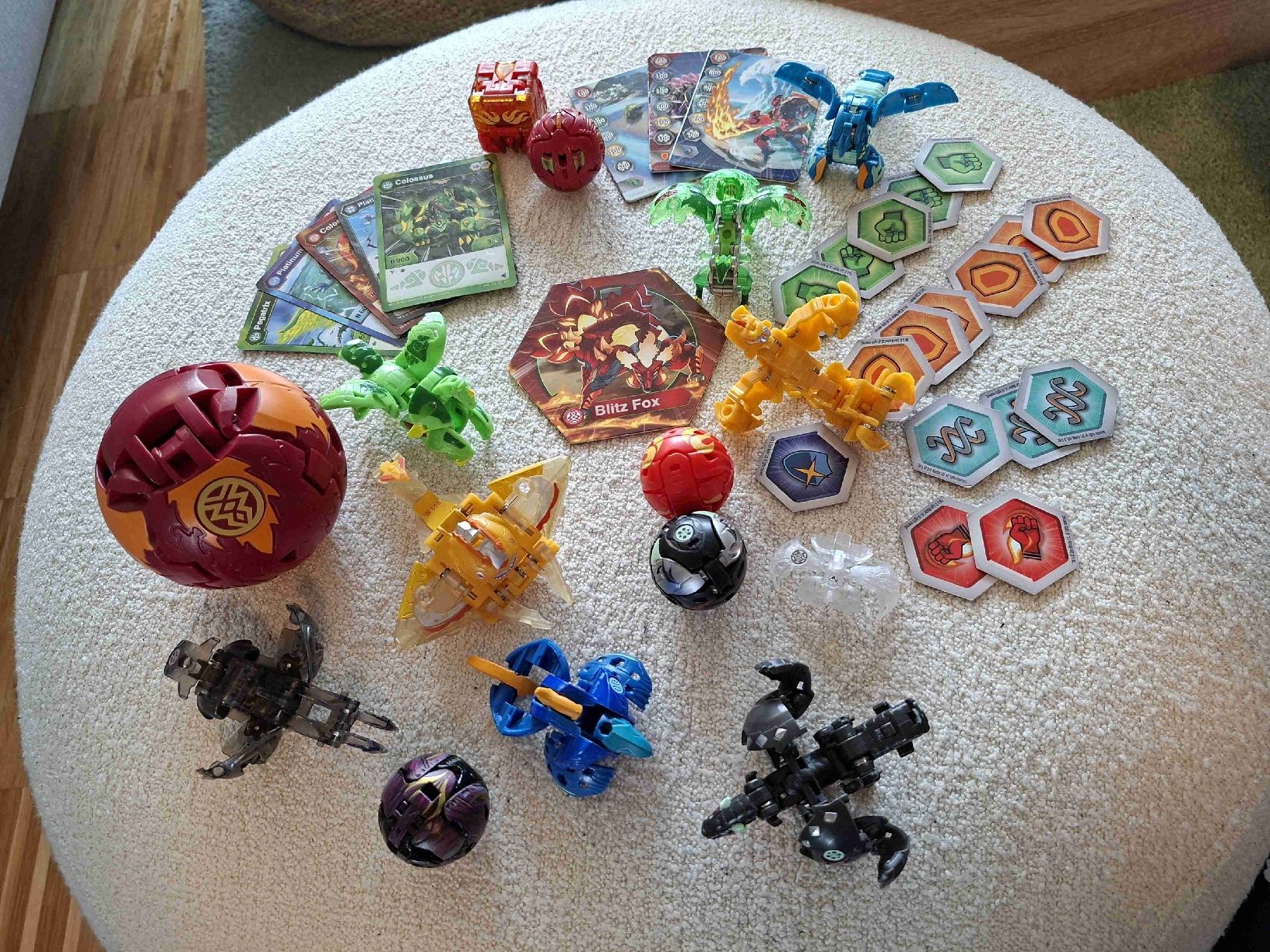 Giocattoli: Bakugan Figuren Set mit Karten gebraucht – Usato da Zürich venduto da homezuerich