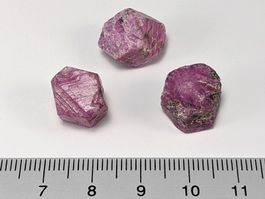 Rubin Rohkristalle ca.13mm 3Stk. 49.90ct