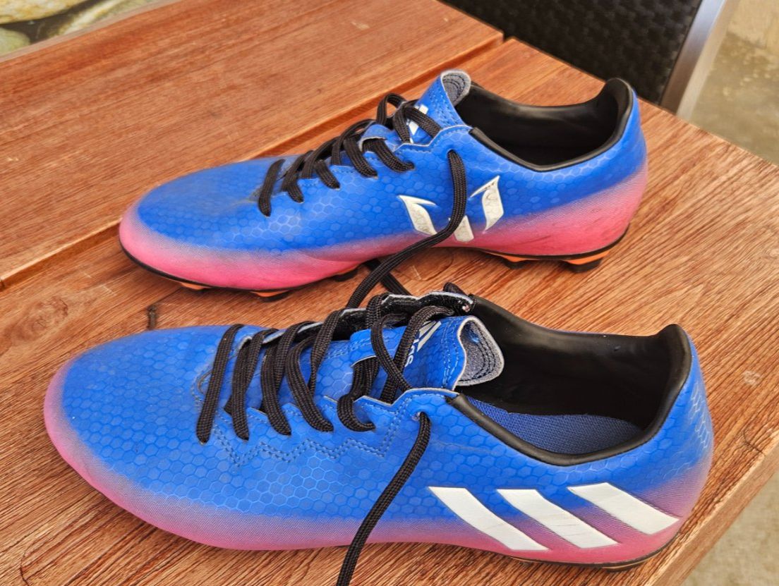 Adidas Scarpe da uomo: Fussballnockenschuhe, Grösse 40 – Usato da Oltingen venduto da Jo76