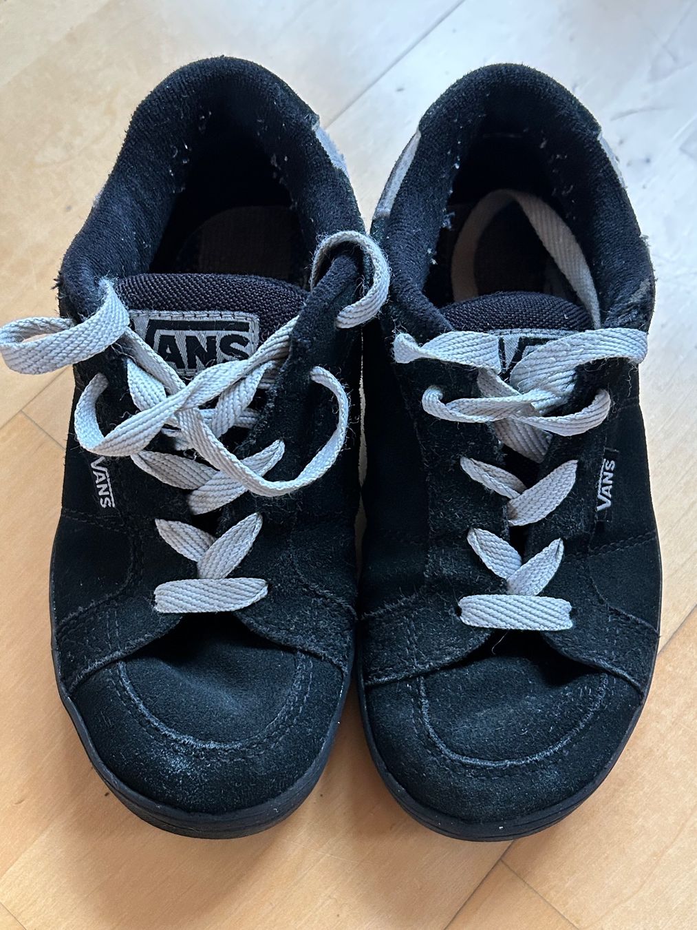 Vans Schuhe für Jungen: Coole Vans Kinder Schuhe, Grösse 30.5, schwarz – Gebraucht aus Diepoldsau von Kekoa75