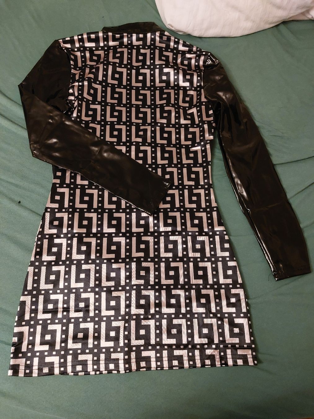 Robes: Schickes Kleid im Lack-Look, Grösse M – Neuf avec emballage d'origine à Gwatt (Thun) par B.D.999 2