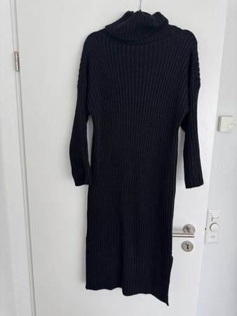 Rippstrick Kleid mit Rollkragen, Grösse S/M, schwarz