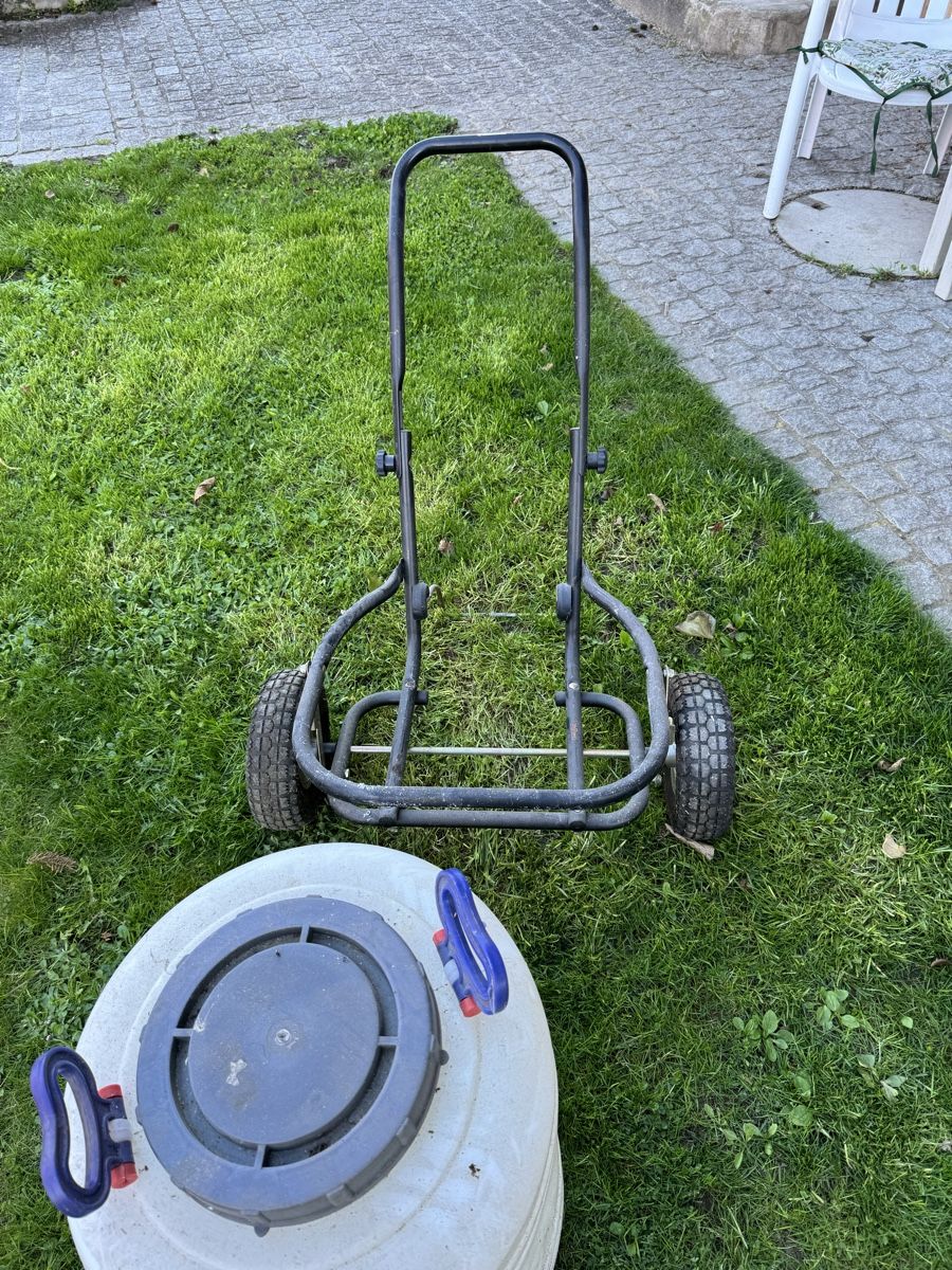 Zubehör: Handwagen mit Wasserfass 60l – Gebraucht aus Ellikon am Rhein von  2