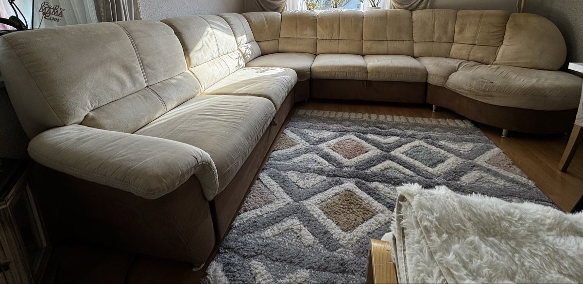 Sofas: Grosses Ecksofa mit Schlaffunktion, einfacher Transport – Gebraucht aus Wolfhausen von yav_kxl9
