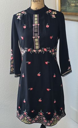 Wunderschöne Derhy Kleid mit Blumenstickerei, Grösse S