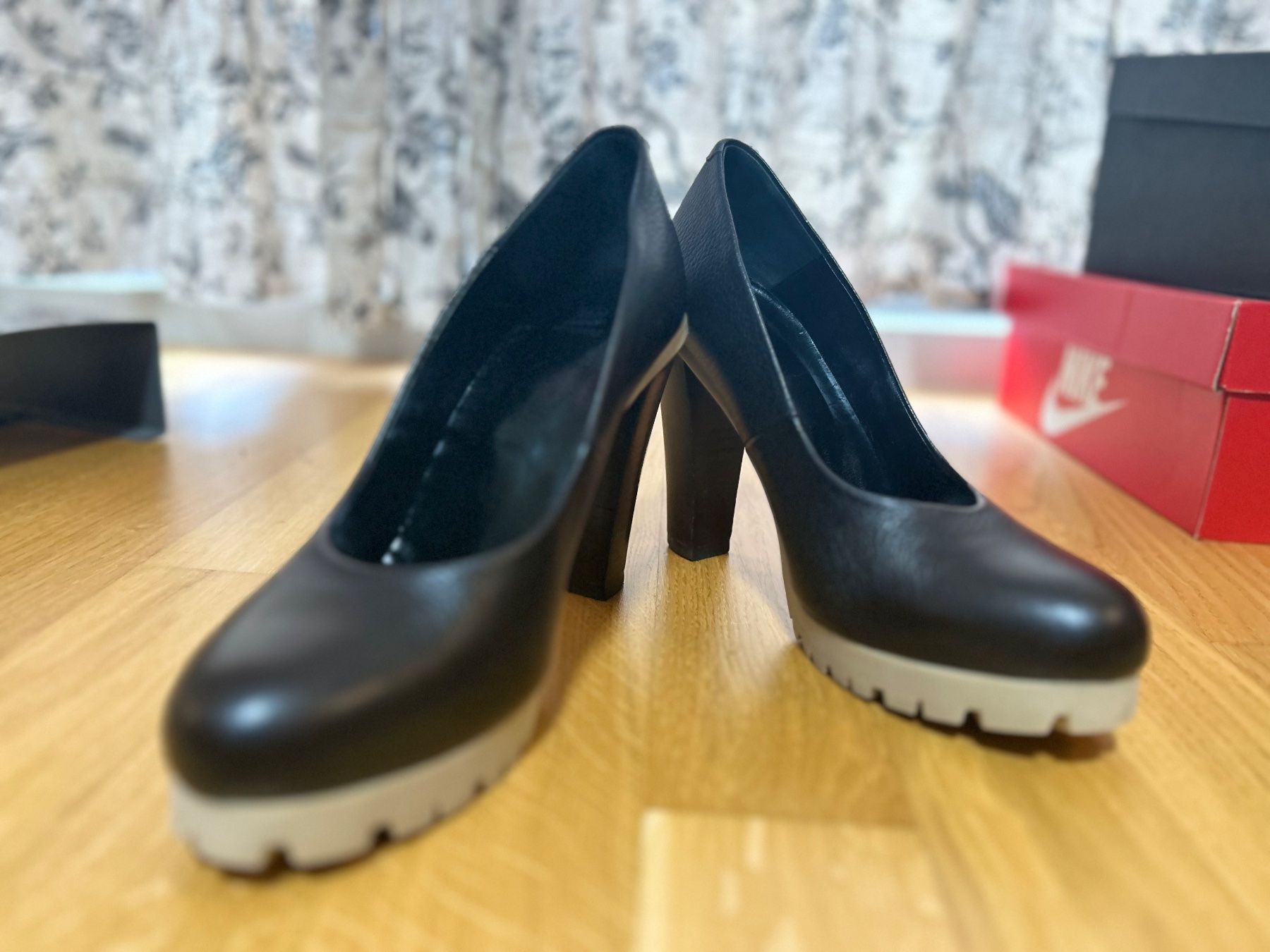 Scarpe da donna: NAVYBOOT HEELS/PUMPS – Nuovo (secondo la descrizione) da Luzern venduto da Suneha 1