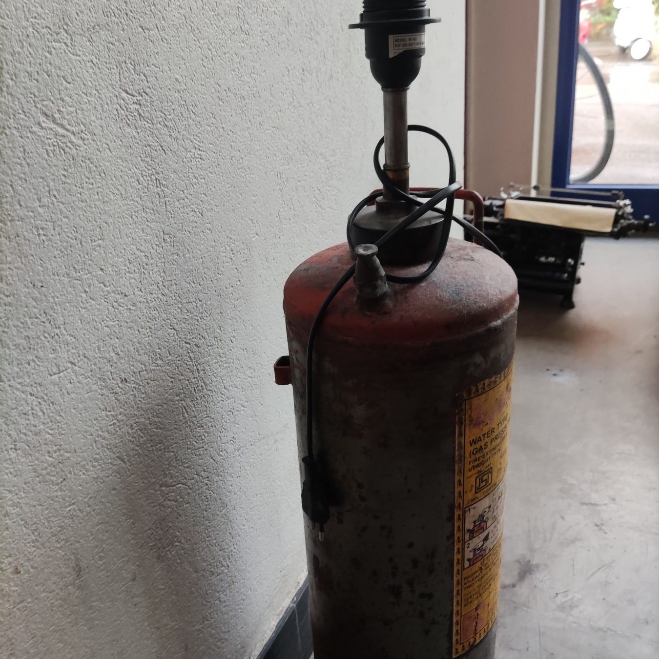Lampade: Feuerlöscher Lampe – Usato da Zürich venduto da baltensperger58 3